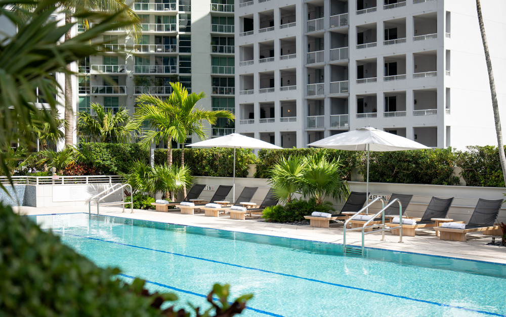 Hotel AKA Brickell piscina na cobertura