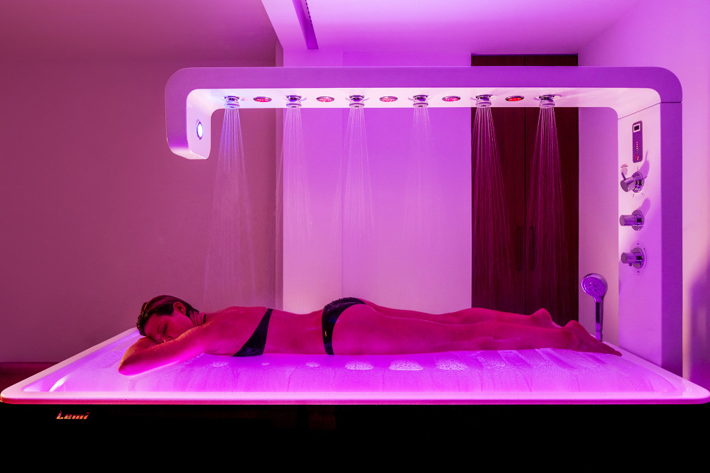 Aemotio Spa Bed by Lemi