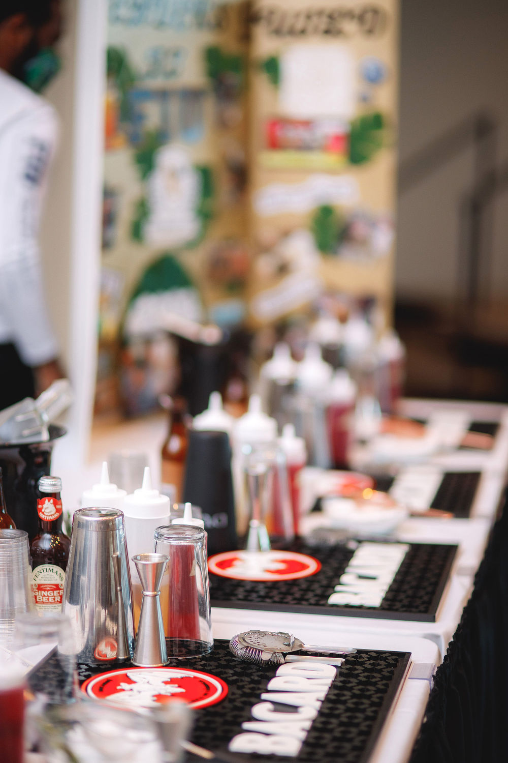 O complemento perfeito para o pacote do seu evento, as ativações da Bacardi permitem que os participantes pratiquem suas habilidades de bartender, com uma variedade de receitas disponíveis, incluindo mocktails.