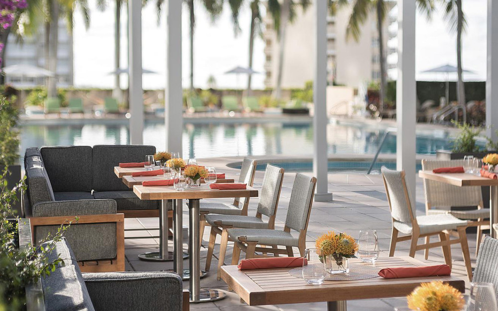 Bahia Poolside Restoran ak Sunset Lounge