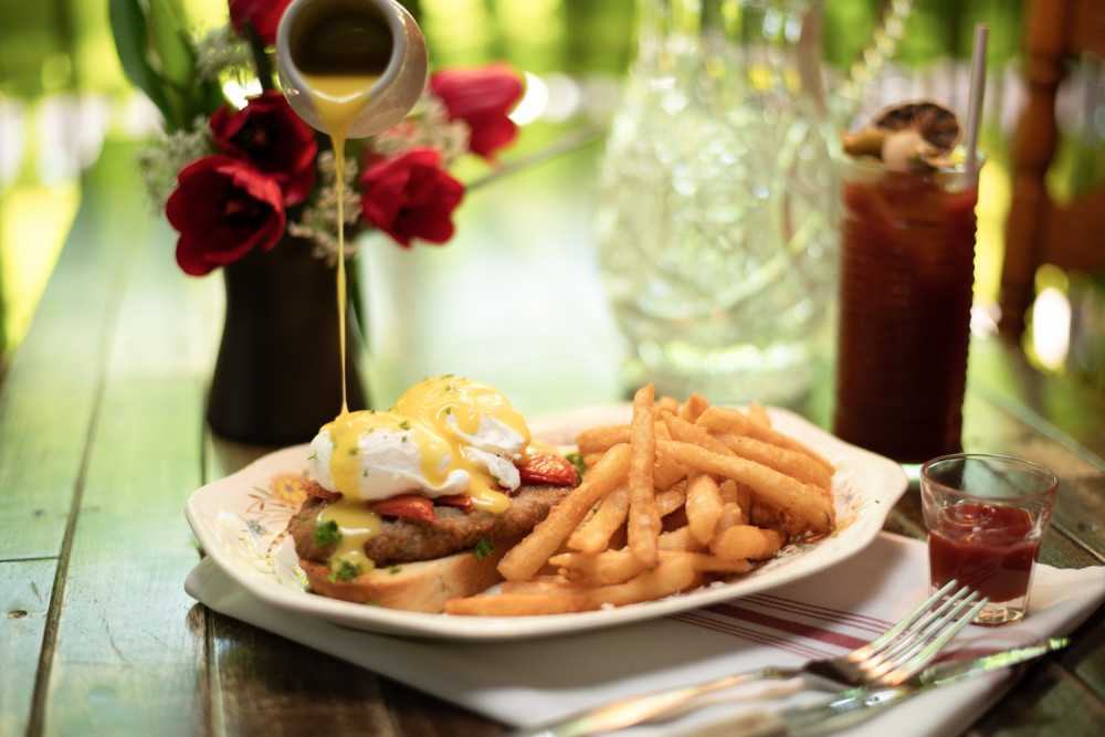 Campo bread toast, beef milanesa, tomate confit, poached eggs, hollandaise sauce served with French fries