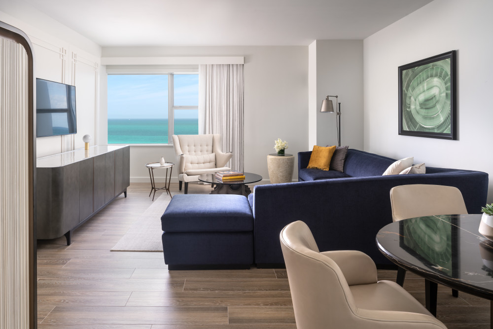 Las espaciosas suites Club Oceanfront incluyen acceso al exclusivo Club Lounge, con presentaciones gratuitas de alimentos y bebidas, experiencias exclusivas y un conserje personal.