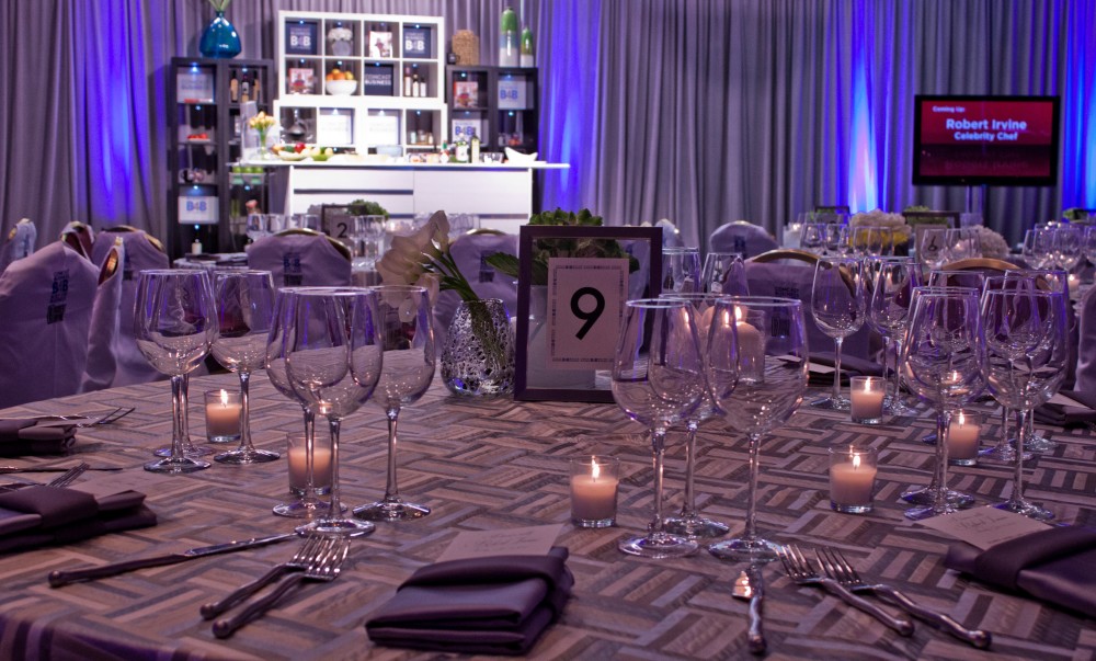 ベイビュー ボールルームはあらゆる種類のイベントに対応します。企業ディナーでのシェフのプレゼンテーションから結婚式まで、このスペースはすべてを提供します。