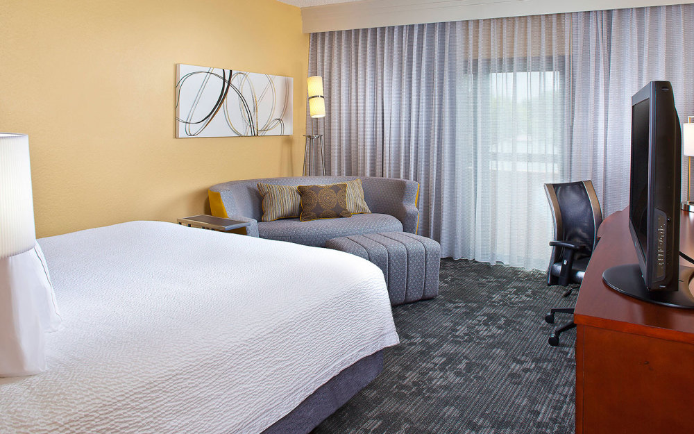 Built for comfort and convenience, our spacious rooms feature ergonomic workstations and plush beds topped with duvets.