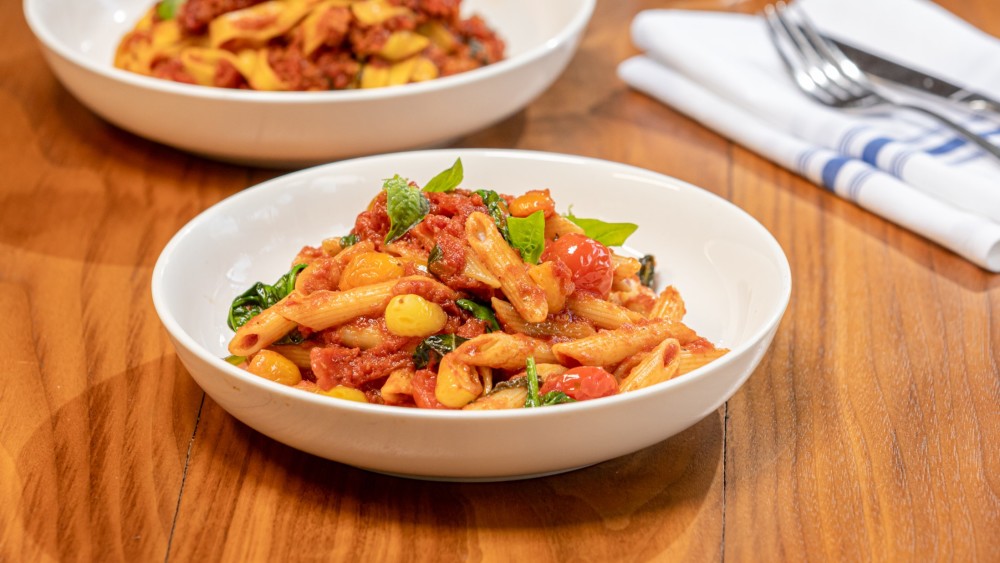 Penne Pasta with Garlic,Tomato and Basil Sauce