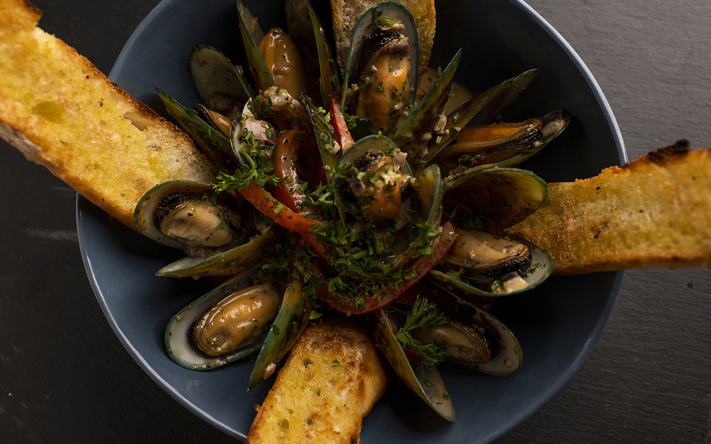 French wild Mussels in white wine sauce
