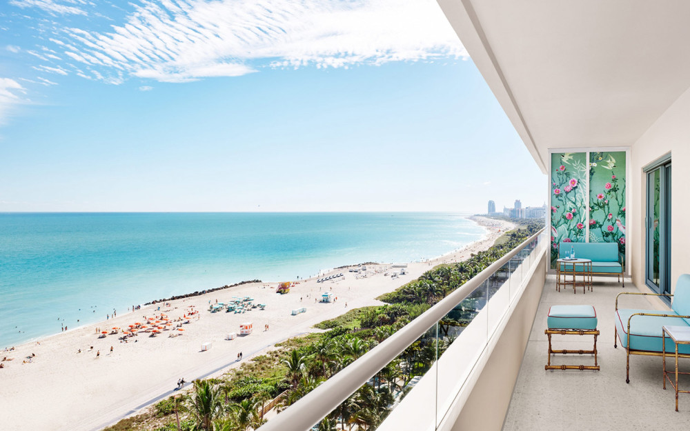 尊贵海滨角落套房位于Faena Hotel Miami Beach 。