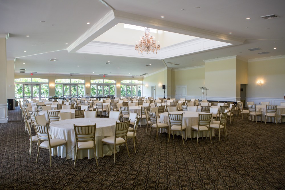 Located adjacent to the Blue Monster golf course, Imperial Ballroom accommodates up to 700 guests for a reception and 350 for banquet functions.