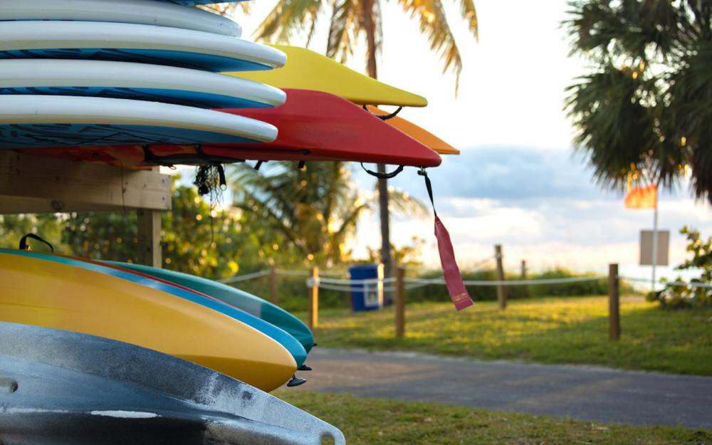 Доступны напрокат доски для серфинга и каяки.