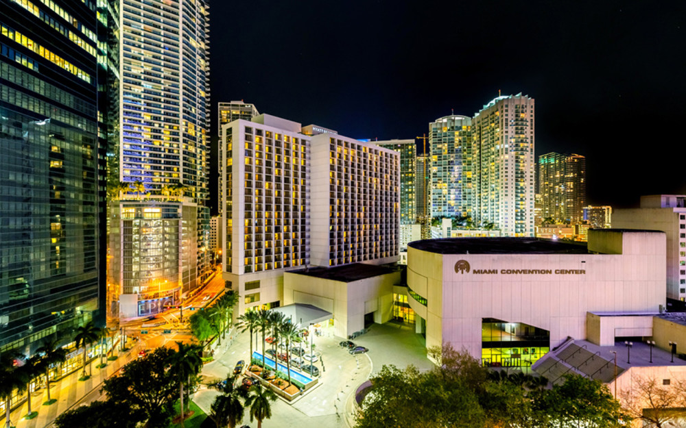 Hyatt Regency Miami - aerial view of the hotel at night