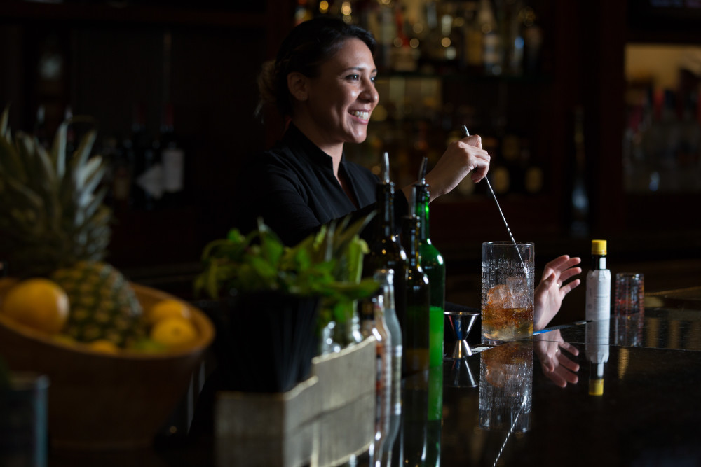 Champions Bar & Grill是享受高档休闲氛围、创意菜单和专业调酒师的绝佳去处。