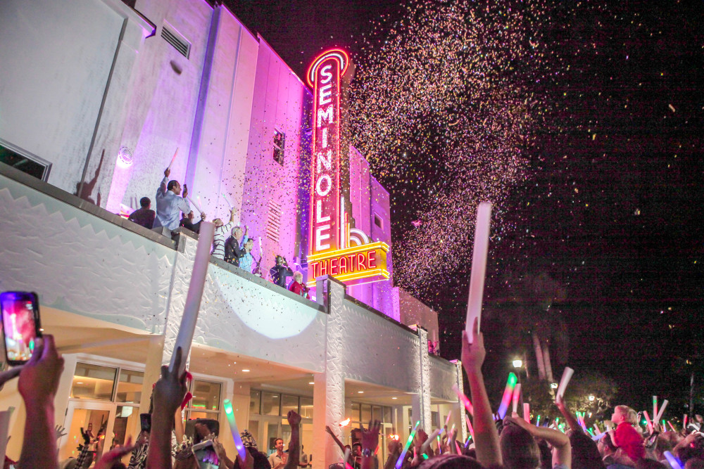 O Historic Seminole Theatre já recebeu mais de 500 performances desde a sua grande reabertura em 2015 .