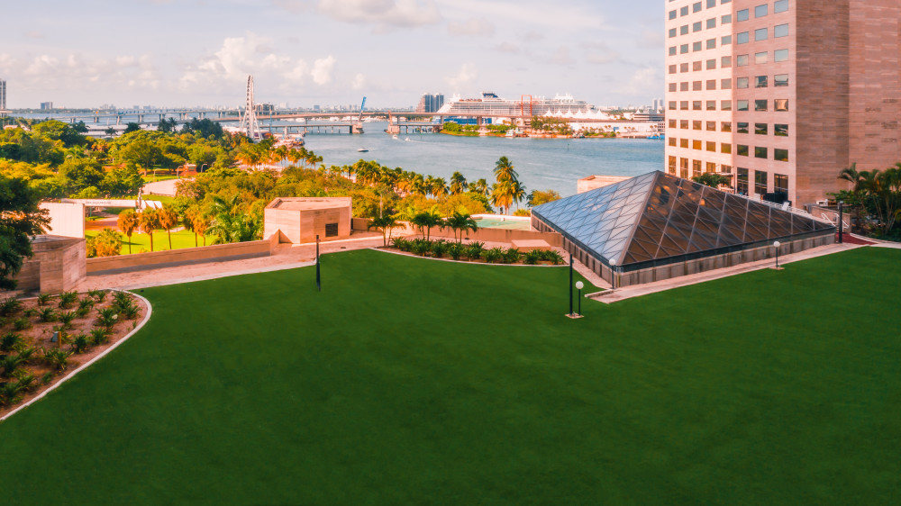 35.000 迈阿密市中心的屋顶户外活动空间平方英尺