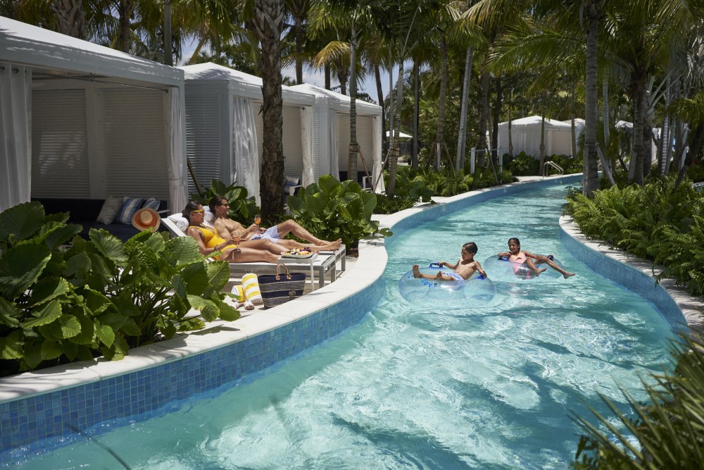 Никогда еще не было лучшего времени, чтобы познакомиться с идеальным местом отдыха и узнать все причины. JW Marriott Miami Turnberry Resort & Spa был назван Condé Nast Traveler курортом № 1 во Флориде.