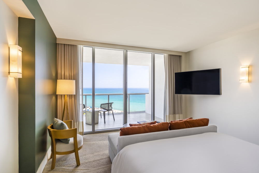 Junior Suite mit Kingsize-Bett und Meerseite – Eden Roc Miami Beach