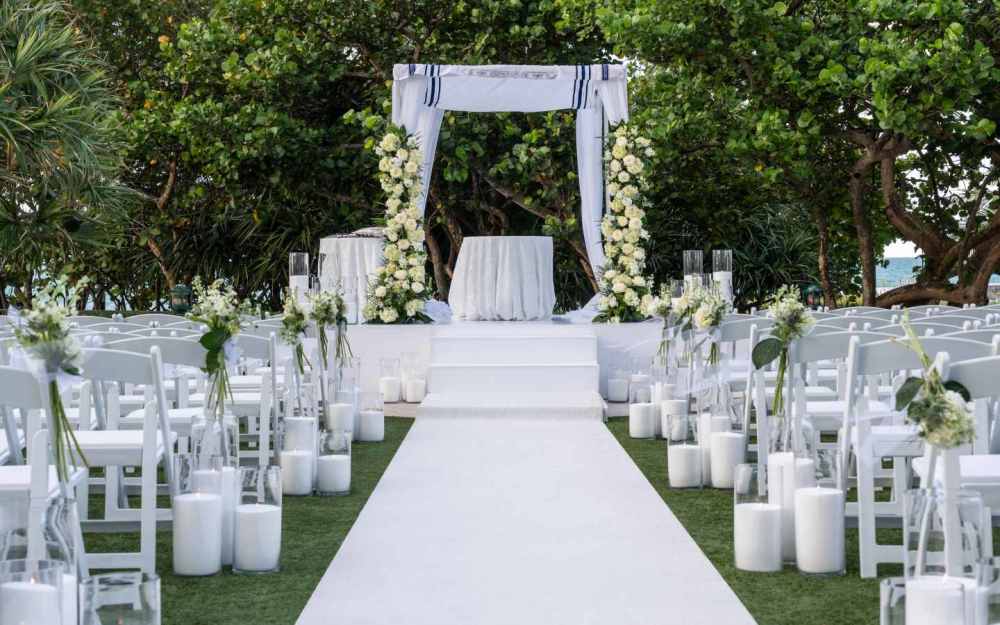 Un hermoso lugar para celebrar bodas frente al mar con vistas panorámicas.