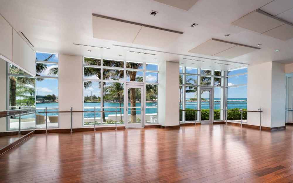 The light-filled boutique fitness studio hosts a full schedule of barre, cardio, yoga, HIIT classes and breathtaking ocean views.