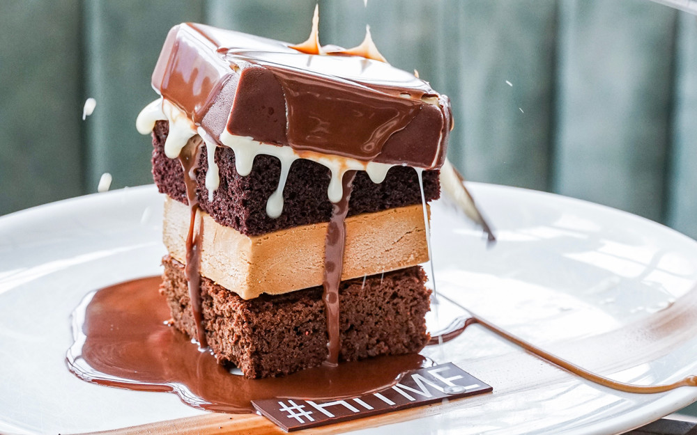 Bolo de chocolate "Hit Me" no Catch Miami Beach