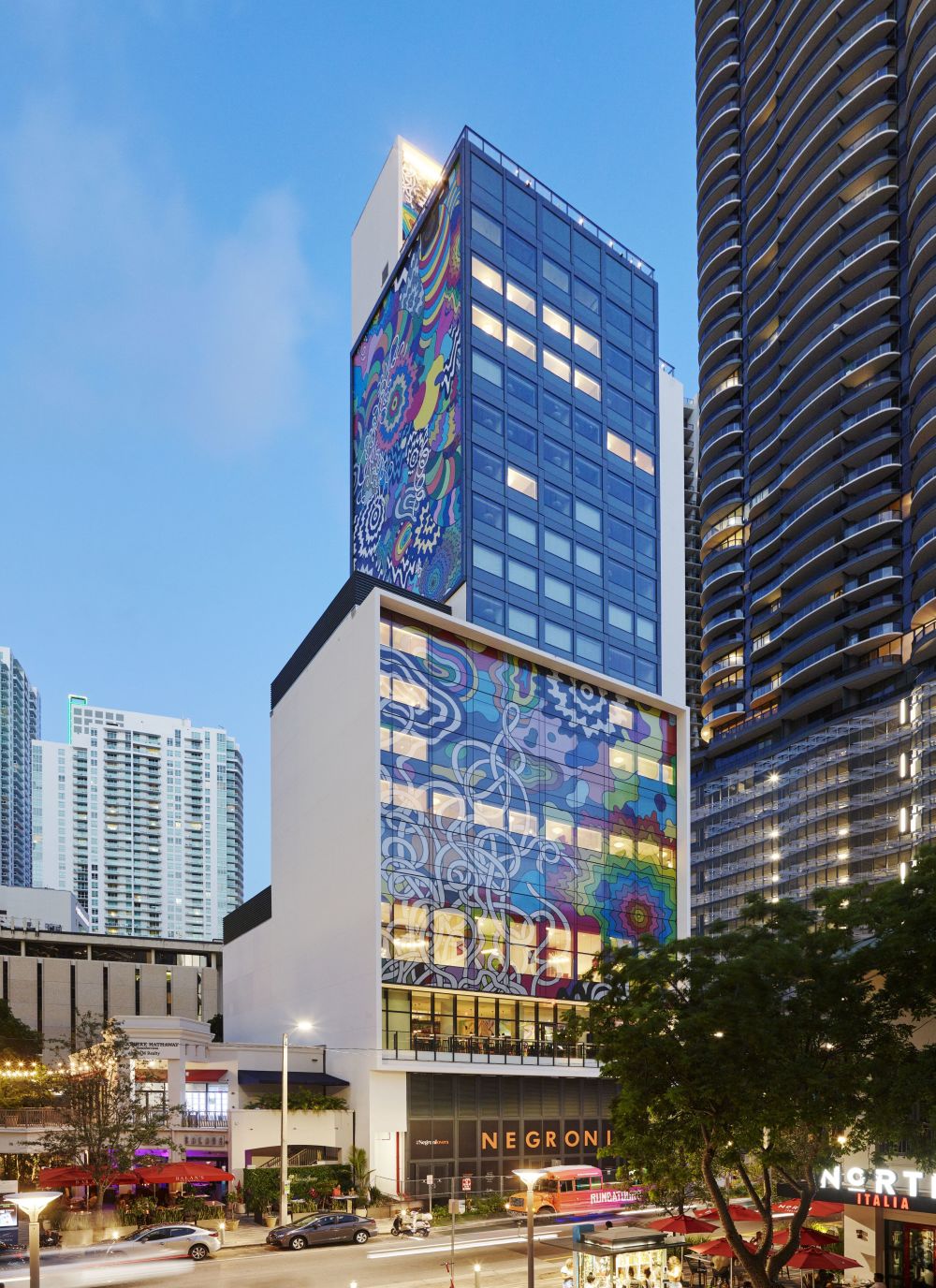 You can be pretty sure Miami will dazzle you, take your breath away, make you swoon like a palm tree in the ocean breeze. What you need is the best possible place to recover – so you can swoon again the next day. Well, you found it! Come this way for the best sleep in Brickell.