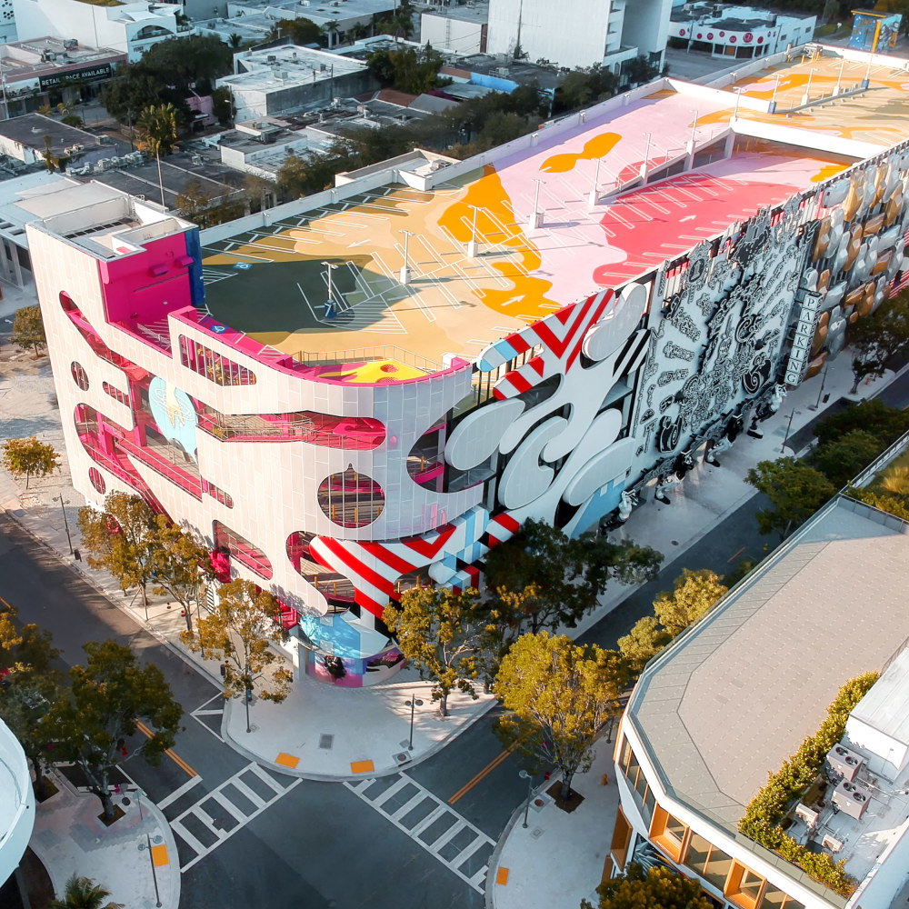 Localizado no Miami Design District , O Museum Garage é a garagem de estacionamento mais exclusiva do mundo.