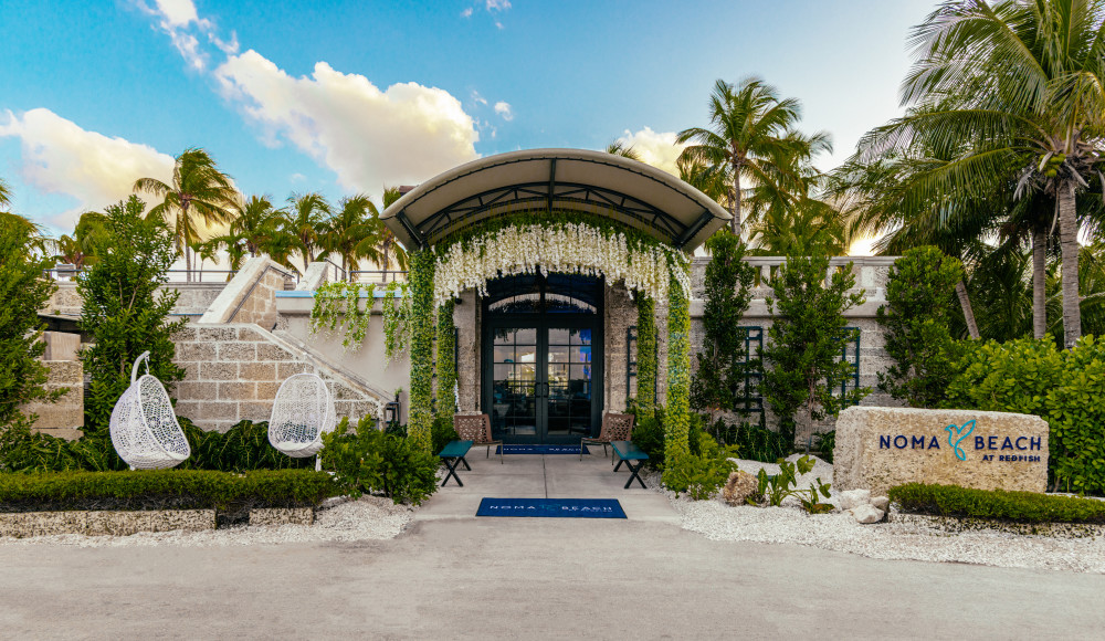 Situado en Matheson Hammock Park con impresionantes vistas de Miami y un patio en la azotea disponible para eventos privados