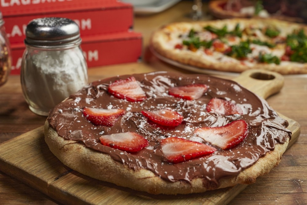 Pizza with Nutella and strawberries