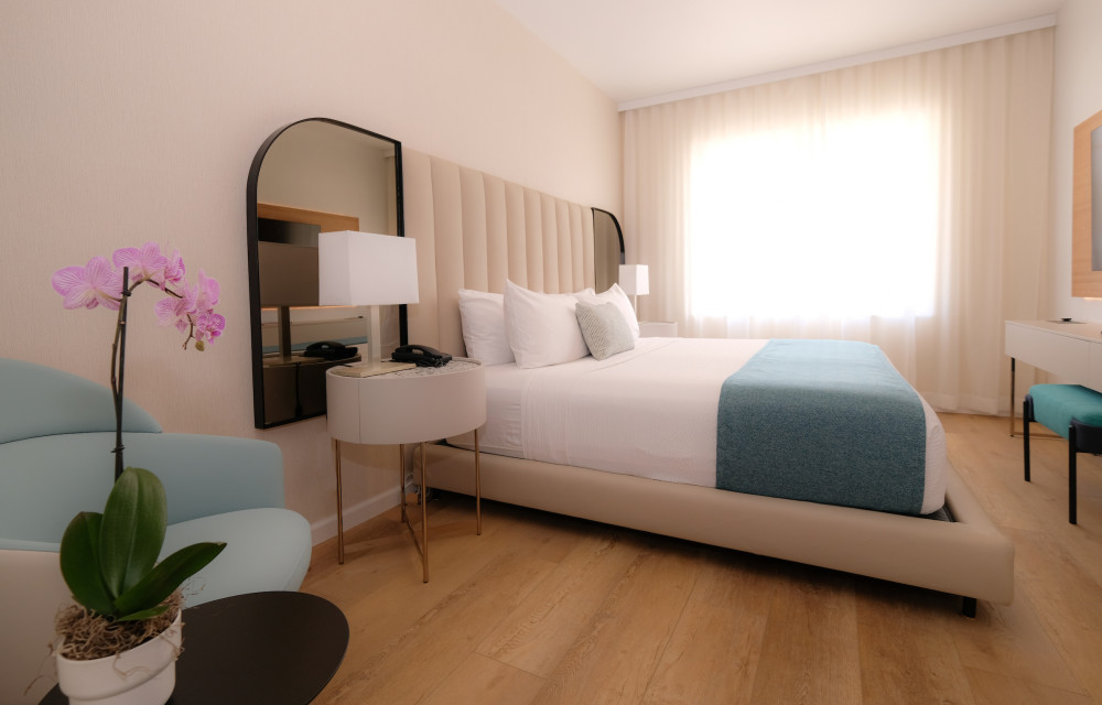 Avalon Hotel Oceanfront King Room (newly designed 2023)