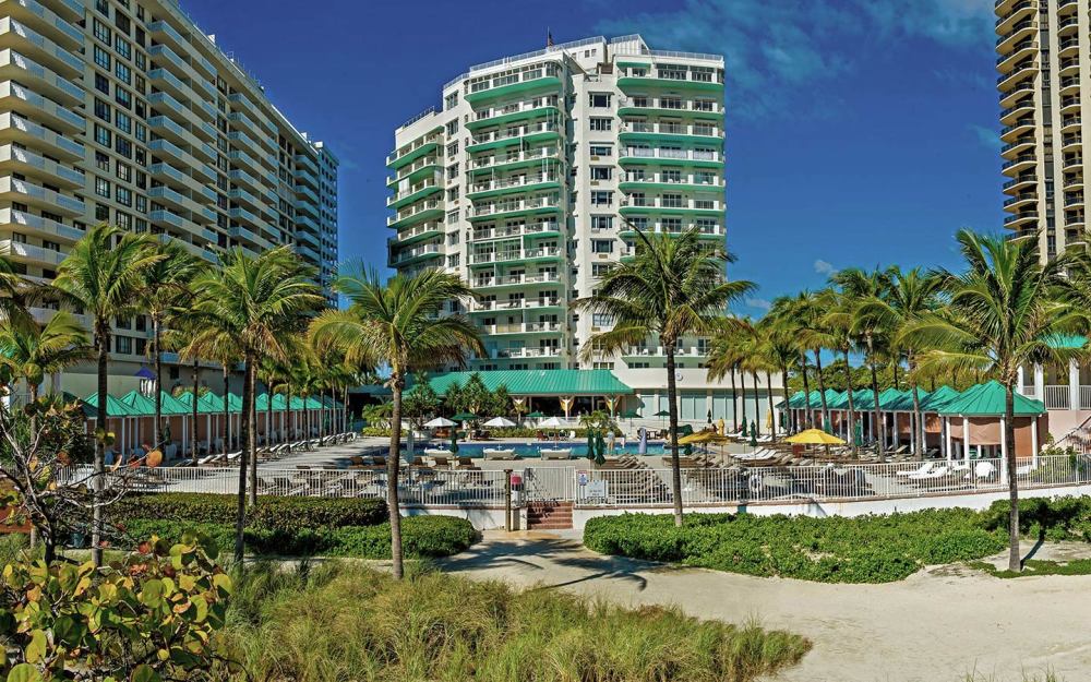 Sea View Hotel Bal Harbour , 位于名望Bal Harbour , 佛罗里达州的白色沙滩Miami Beach . 这个海滨 Hotel 靠近豪华目的地，步行即可到达精致的餐饮和购物场所，距离South Beach和装饰艺术区。
