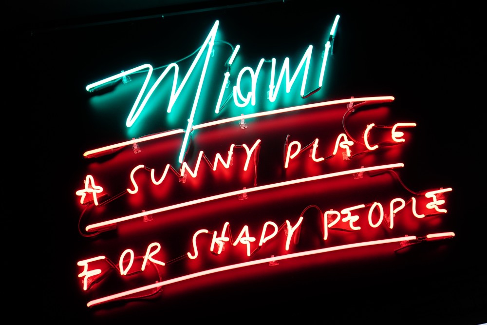 Sinal de néon clássico de Miami