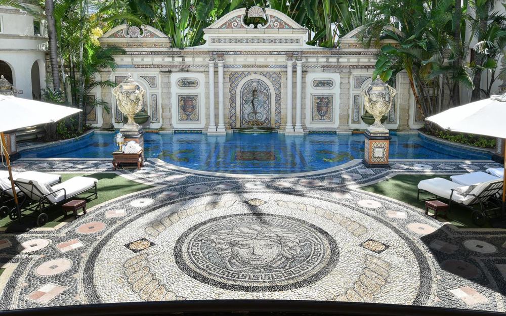 Villa Casa Casuarina mosaic pool