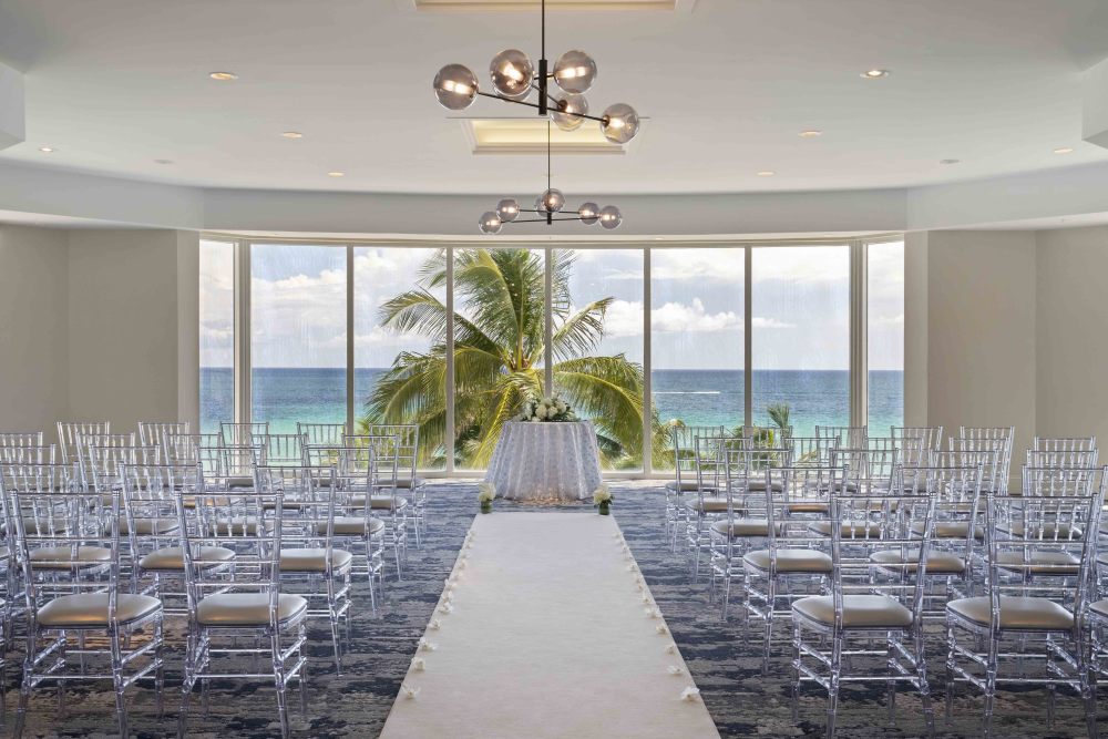 Hochzeitszeremonie mit Blick auf das Meer