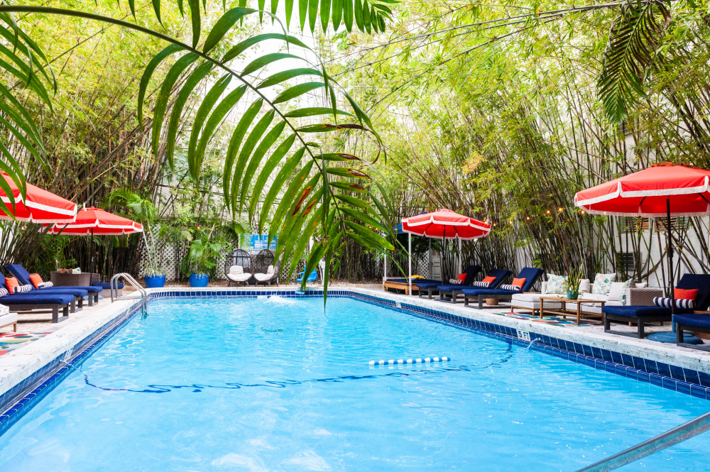 catalina Hotel piscina de bambu