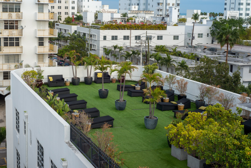 Terrazza sul tetto e solarium al Lincoln Arms Suites con splendide viste su Miami Beach e con vista sul Centro Congressi.