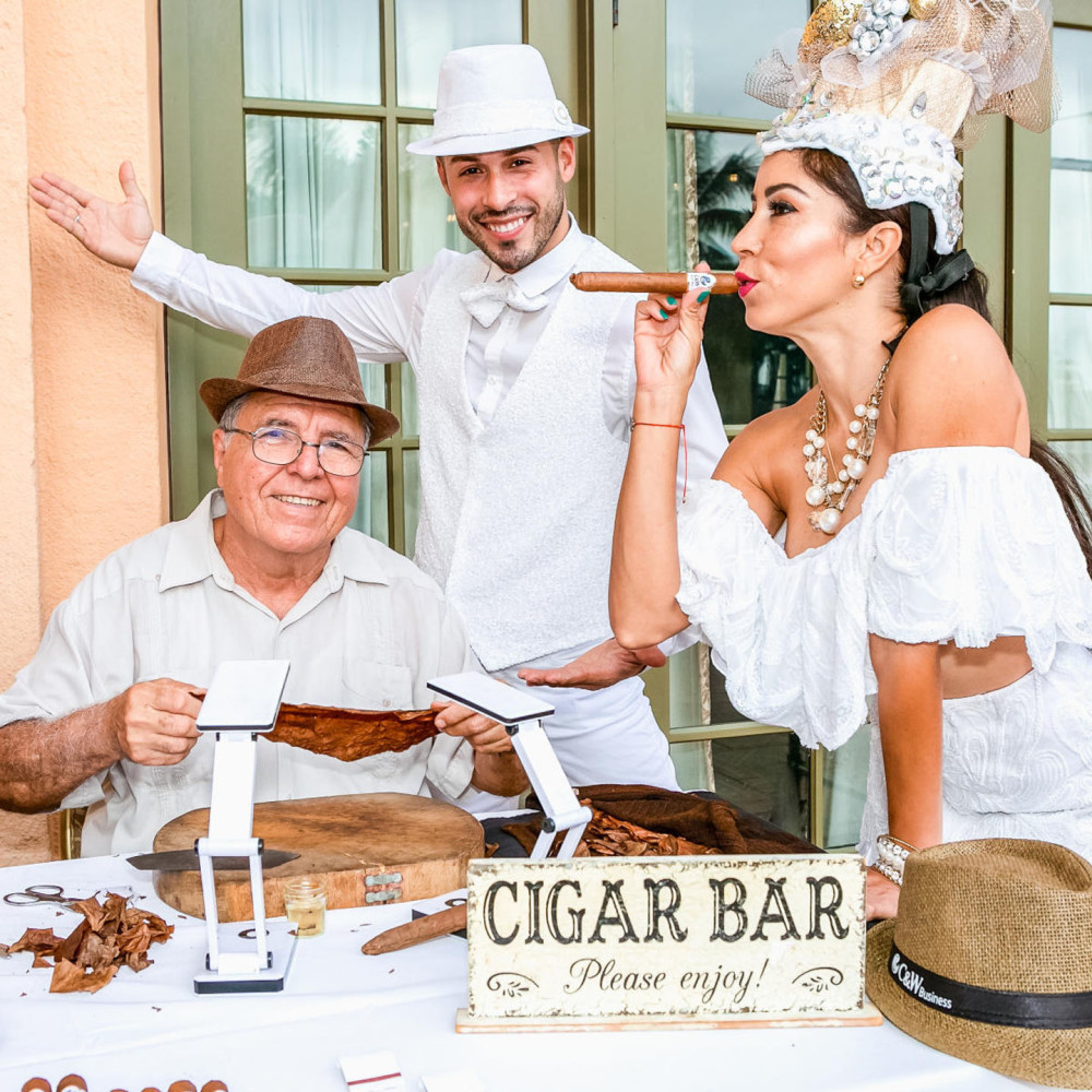 Roller de cigarros cubanos y Greeters