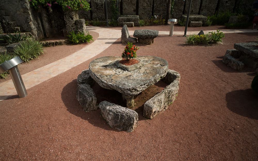Coral Castle heart-shaped table 1440x900