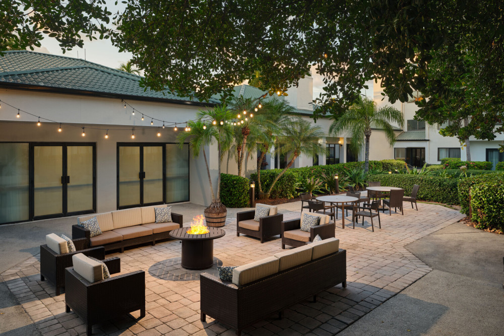 Following your Miami adventure, rest on our outdoor patio. Savor a cocktail from The Bistro as you take in the refreshing breeze.