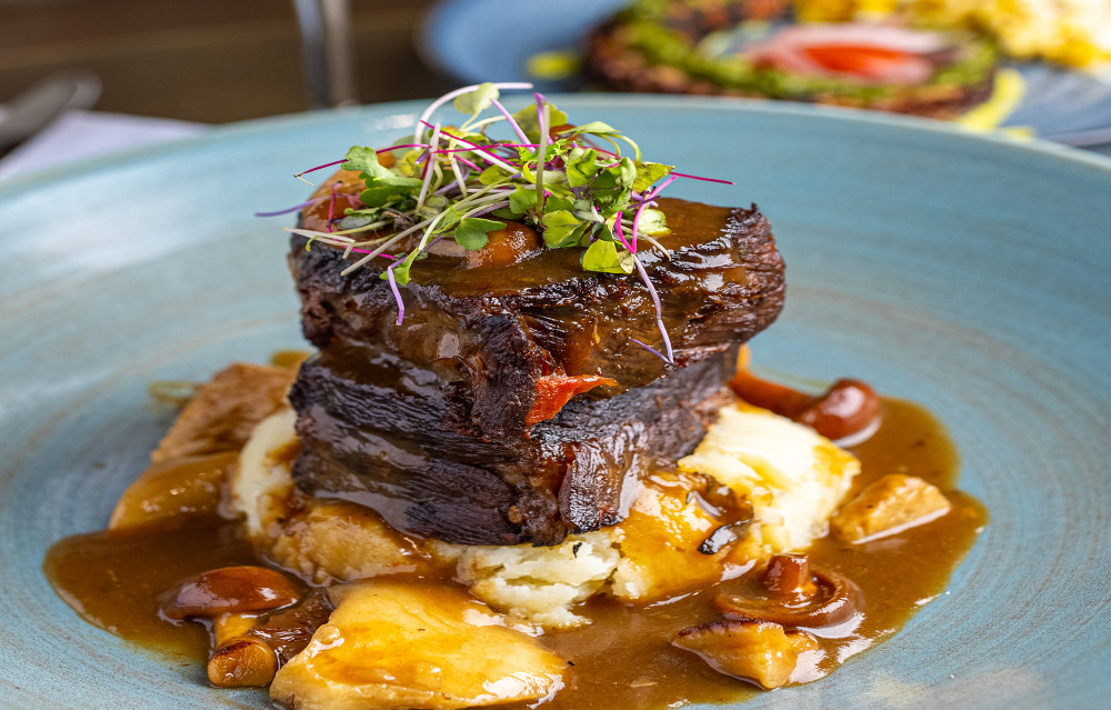 Plato de filet mignon con puré de patatas