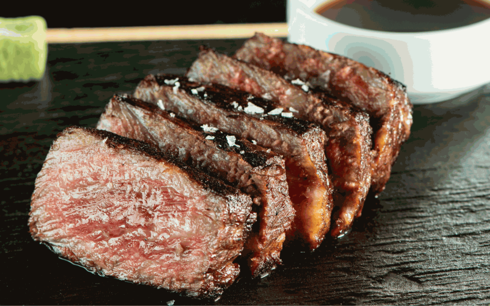 Deléitese con el pináculo del sabor y la ternura con nuestro filete de lomo A5 New York en Bourbon Steak.