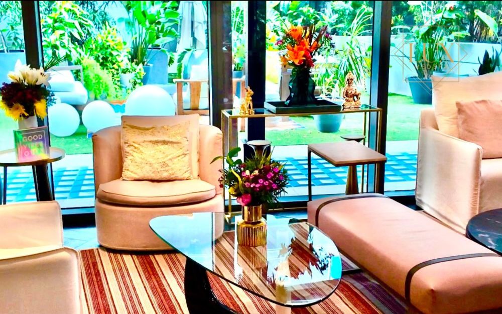 Lounge/Area d'attesa della migliore Spa di Brickell dove puoi gustare il tuo tè/acqua preferito/o omaggio Bellini o Pro-Seco