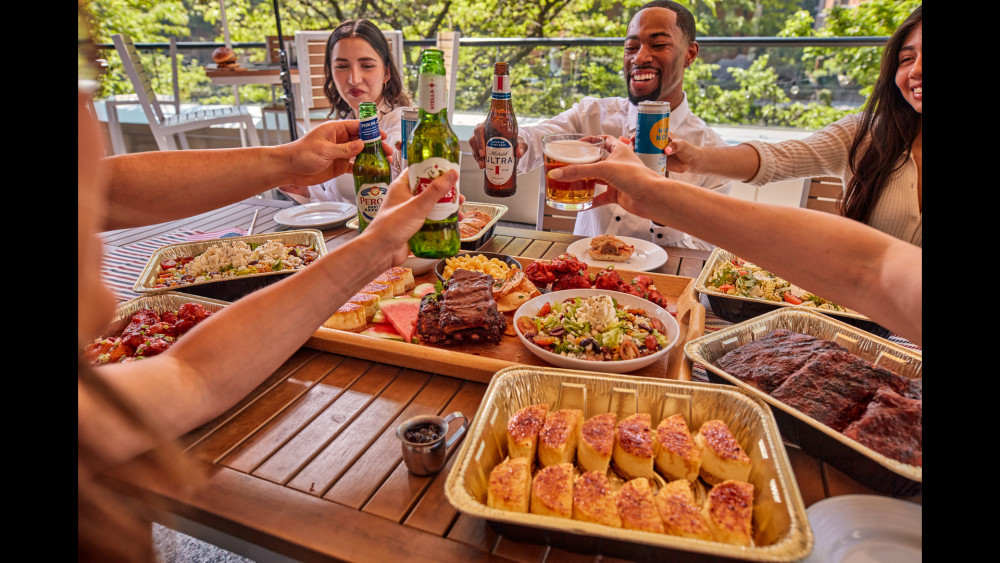 We’ve crafted a la carte catering options that are perfect to bring to
your next BBQ or summer gathering, all priced at 20% off regular
catering price