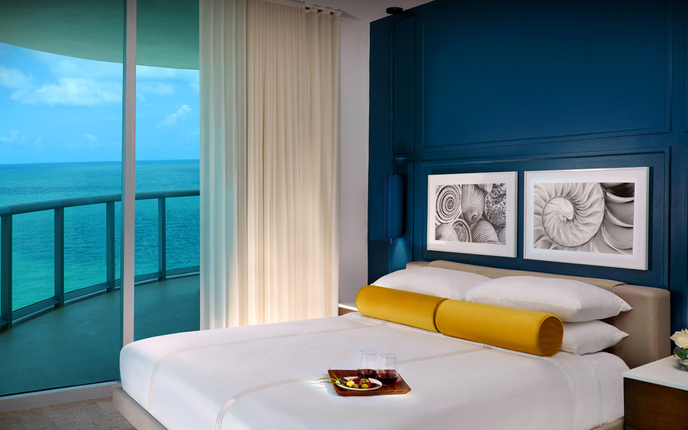 Gästezimmer und Suiten mit auffälliger Ausstattung South Beach Design und luxuriöse Annehmlichkeiten.