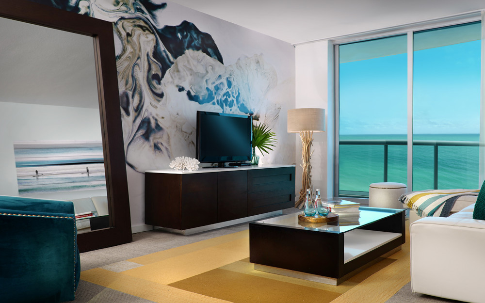 As espaçosas suítes de um ou dois quartos têm tudo o que você precisa com vistas incríveis de Miami.