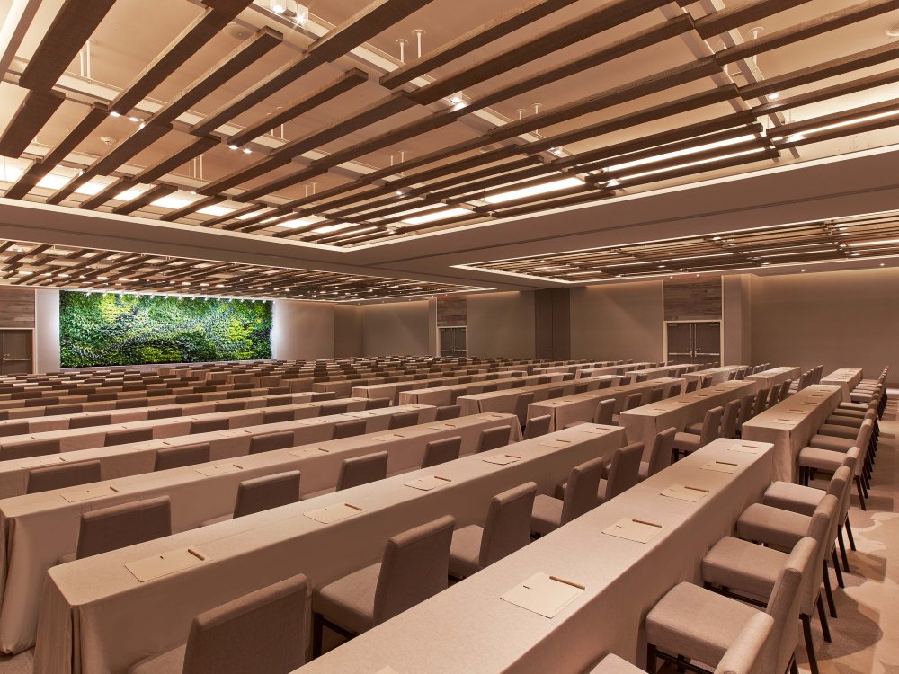 Esta sala é uma das maiores e pode ser dividida em Three espaços. O espaço conta com uma vitrine de 1.200 cultivo de plantas que ajudam a purificar o ar.