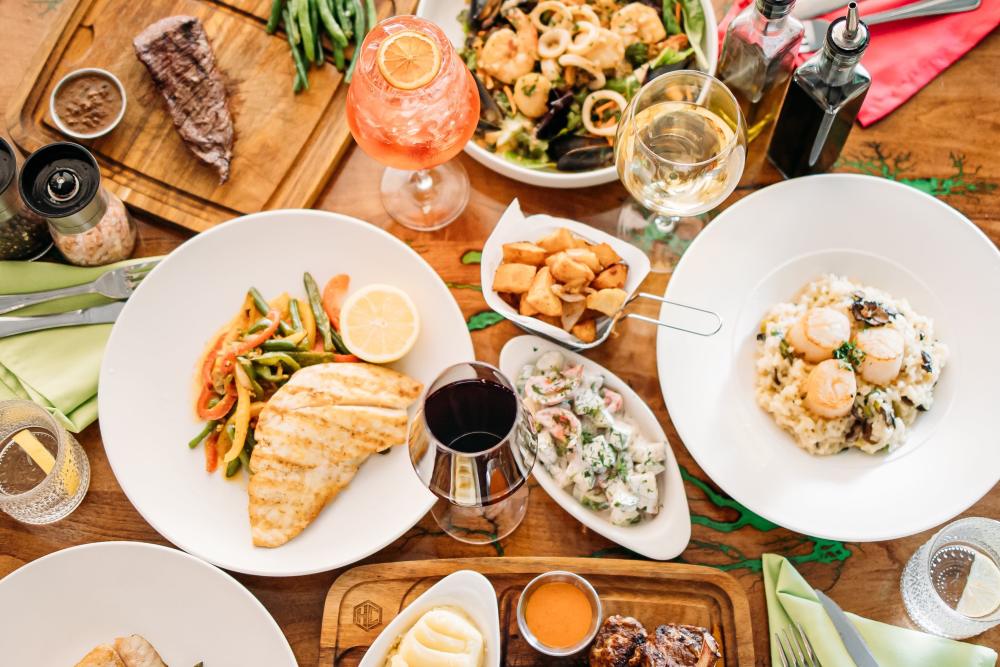 Sunny Isles Beach hidden gem Family Fresh offers a DRUNCH menu - order any of our brunch specials and get a bottomless wine or Prosecco on the house!