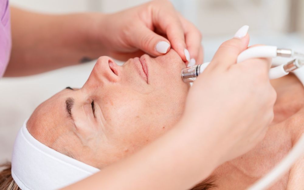 Get Your Glow On at Centner Wellness-Brickell (305) 620-5260.