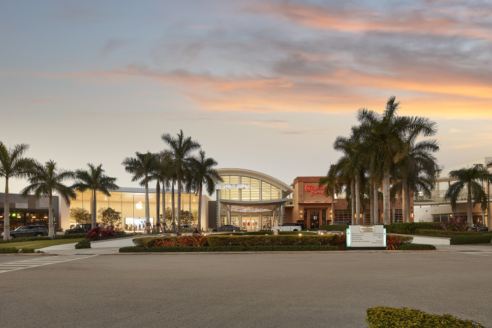 Main entrance at Dadeland Mall
