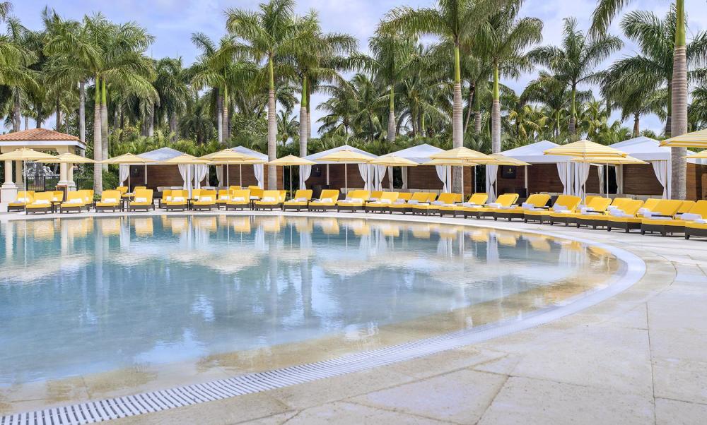 Atout national Doral Caractéristiques de la piscine Royal Palm de Miami 18 cabines privées et un 125 toboggan, le cadre idéal pour les escapades d'un week-end à Miami.