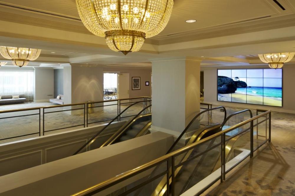 Foyer Screen