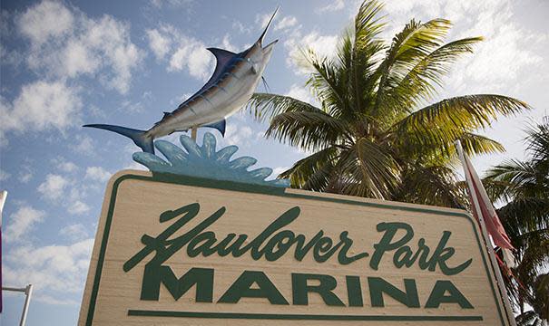 Bill Bird Marina在Haulover Park入口标志