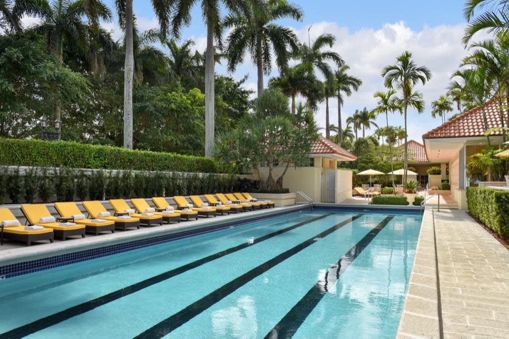 Das Trump Spa 25-Meter-Outdoor-Schwimmbecken